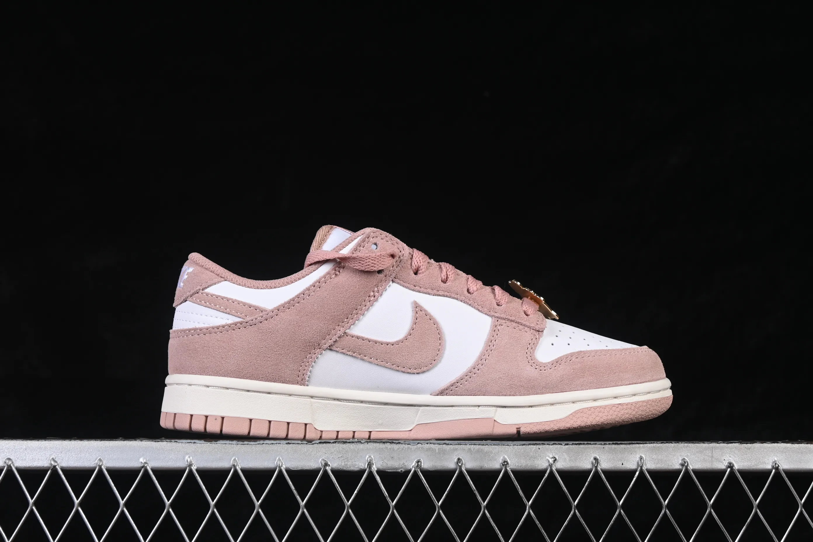 All categories Nk SB Dunk series Nk SB Dunk Low low-top sneakers Nike SB Dunk Low Year of the Horse pink and white low-top casual sneakers IB4417-102
